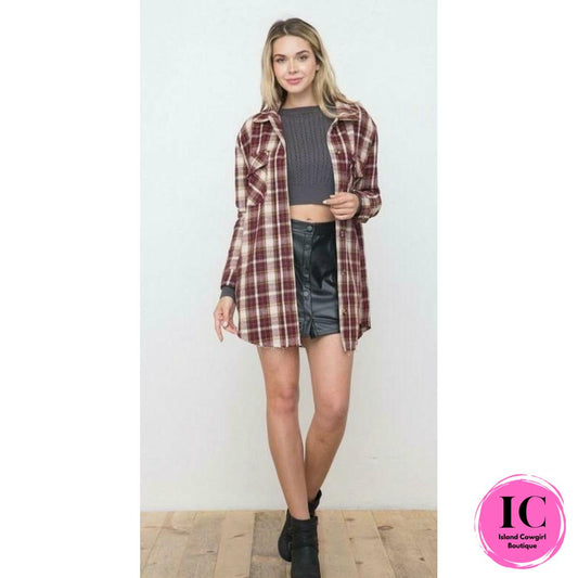 over sized plaid shacket. red plaid over sized shacket, boutique shacket, trendy boutique fashion, fall boutique shacket